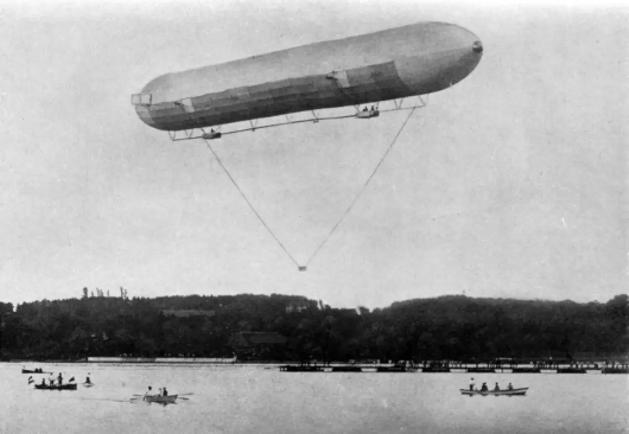 Перший політ дирижаблю LZ-1. 2 липня 1900 року. Фото: welweb.com