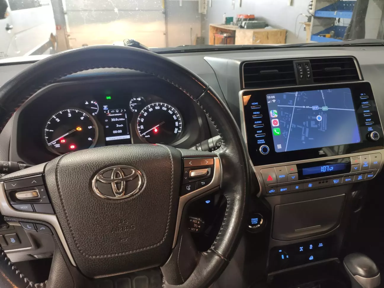 Toyota заміна магнітоли на оригінал (Carplay працює по заводу)