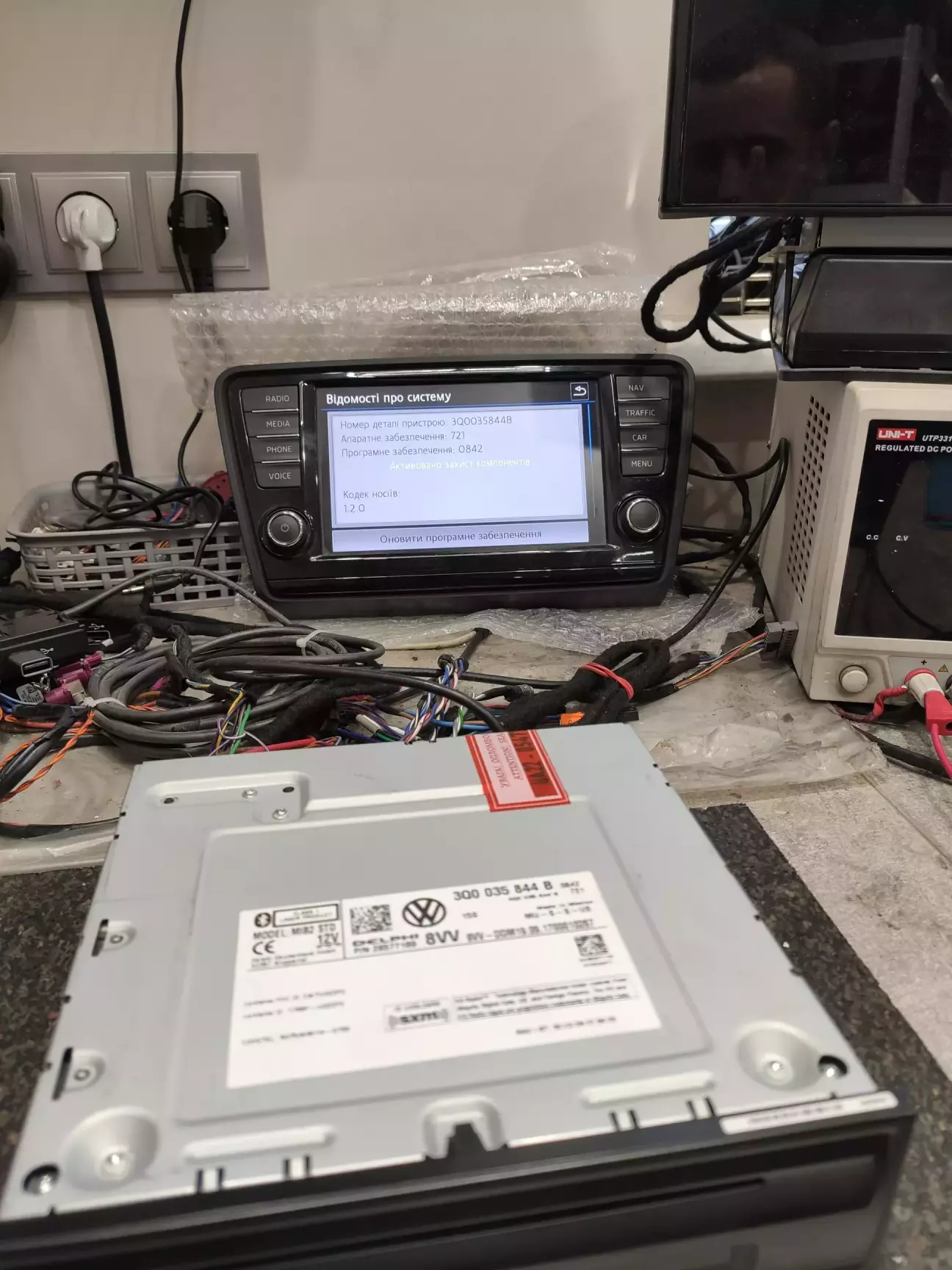 VW MIB2 Delphi ремонт прошивка у EU (мова, парні хвилі радіо)