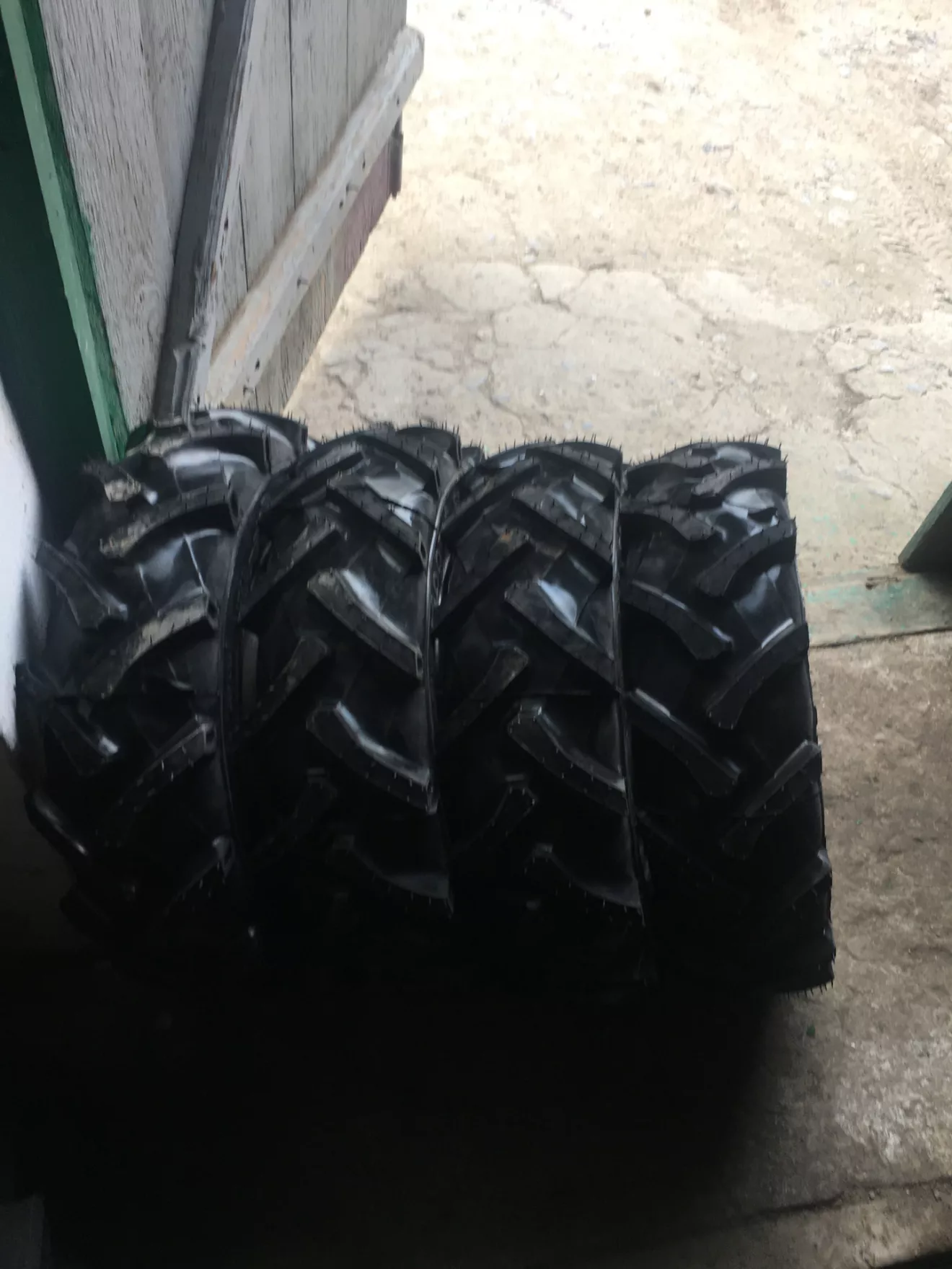 Тракторные шины Ozka 6.5/80 R15 на автомобиле ЛуАЗ, фото видео от нашего Покупателя, MinyTraktor.ru