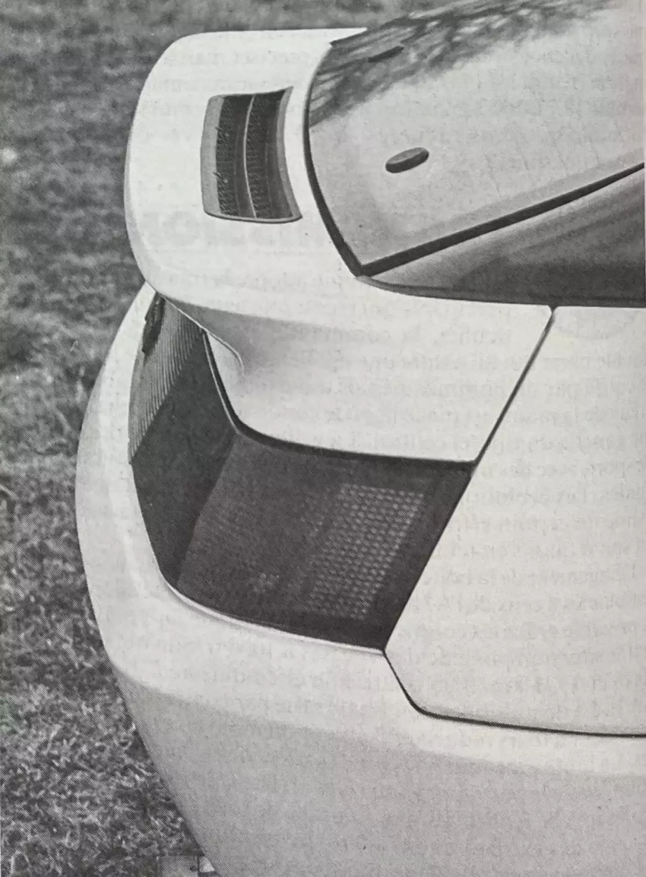 Аэродинамика такова, что вполне можно обойтись без заднего стеклоочистителя.