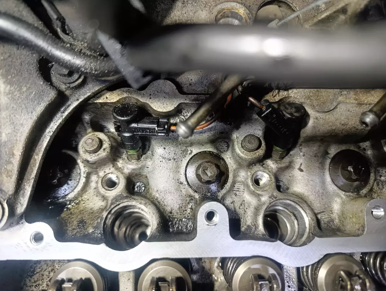 Колодязі почистили, далі фрезою без фанатизму треба зняти той бруд що є в місці прилягання шайб.