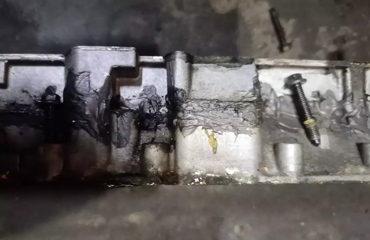 Щоразу впевнюєшся що декому герметик треба продавати з довідкою від психіатра.