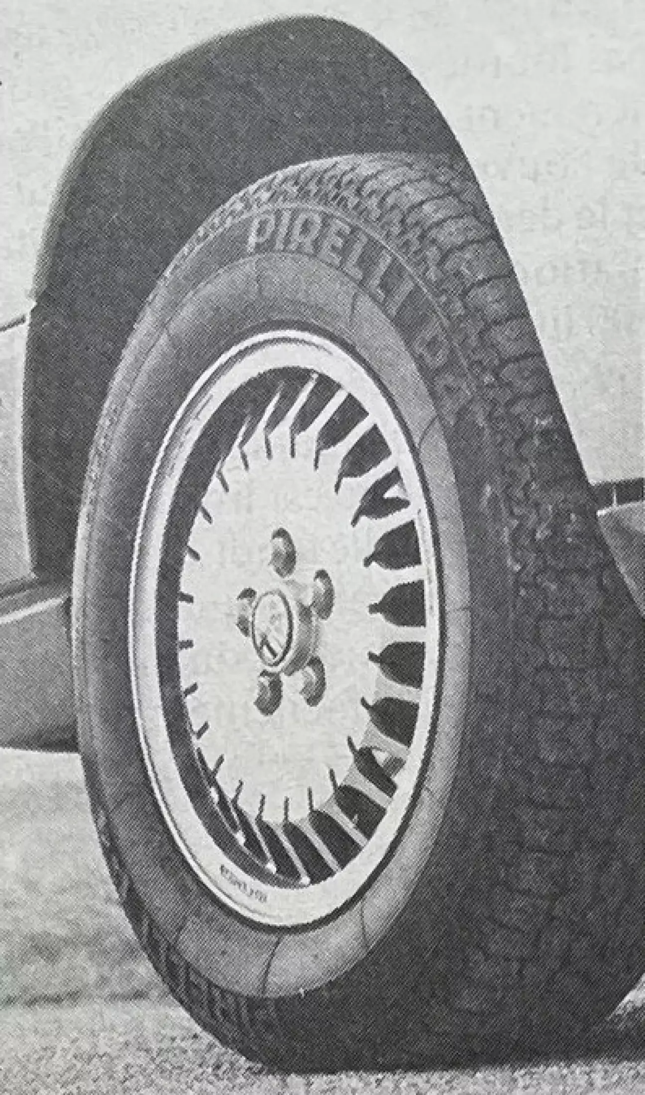 Очень красивые легкосплавные диски, к сожалению, являются опцией.