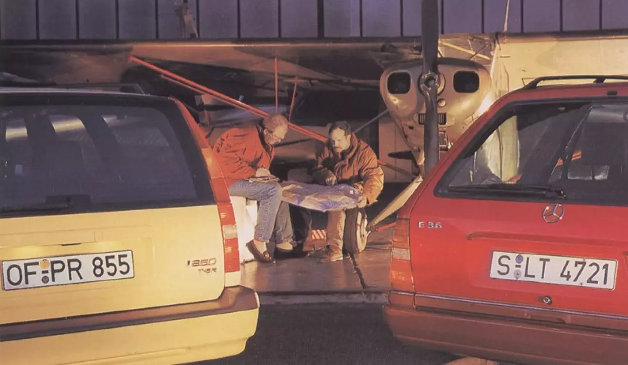 Перед взлетом: Планирование маршрута в авиационном ангаре