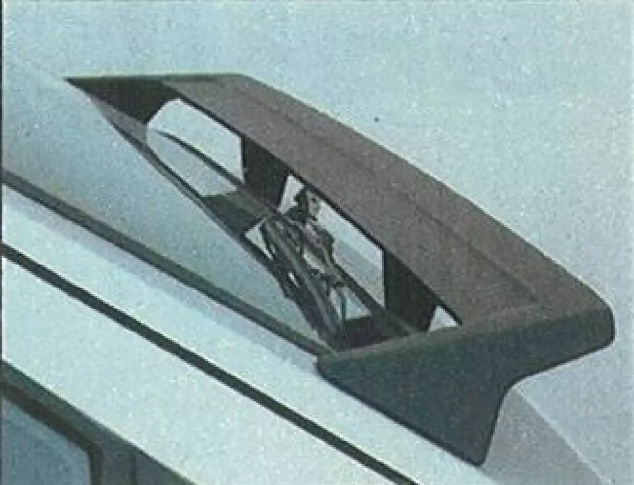 Характерный признак Arna Ti — задний спойлер.