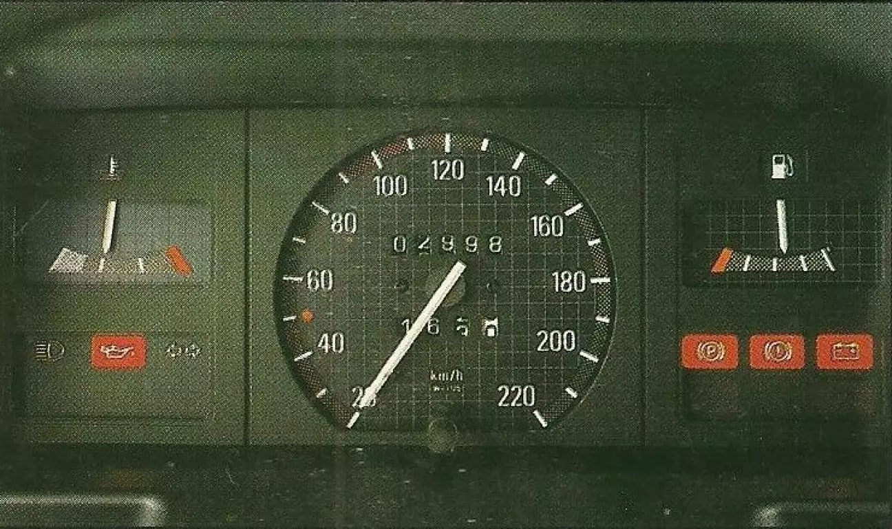 Едва ли меньшее можно предложить на панели приборов. К счастью, это единственное, на чем сэкономили.