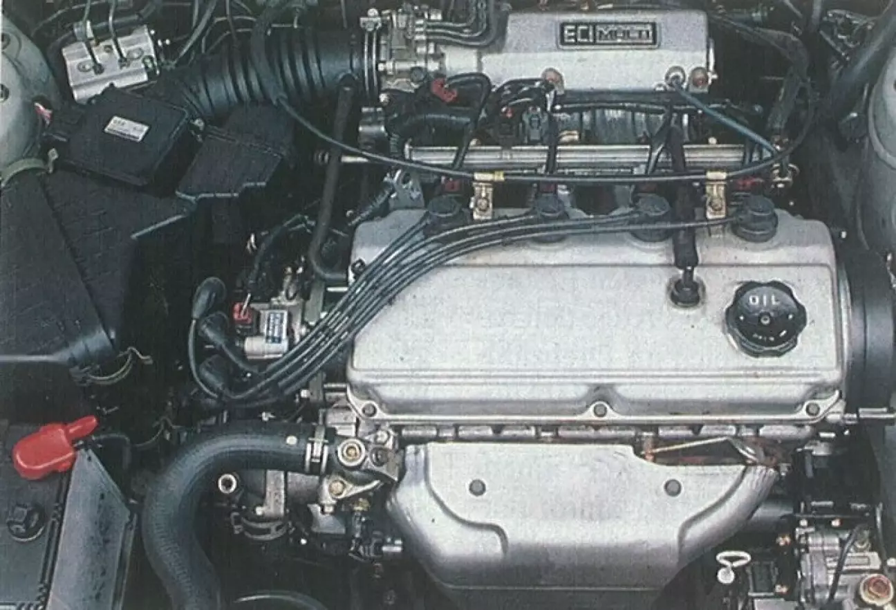 Четырехцилиндровый двигатель: С его двумя балансирными валами он является образцом уравновешенности.