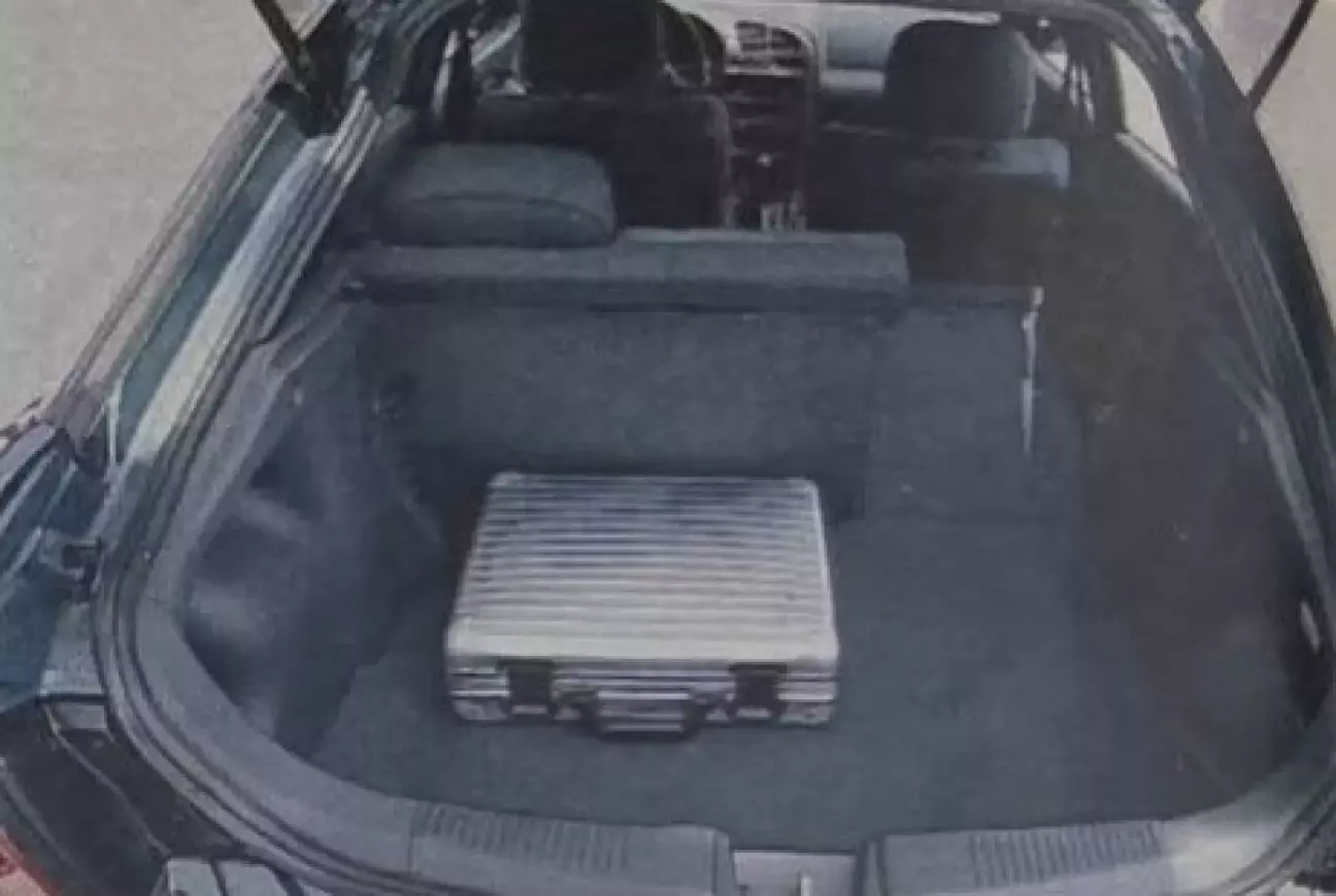 (Mazda) Сложен: Здесь найдется место не только для фотокофра.