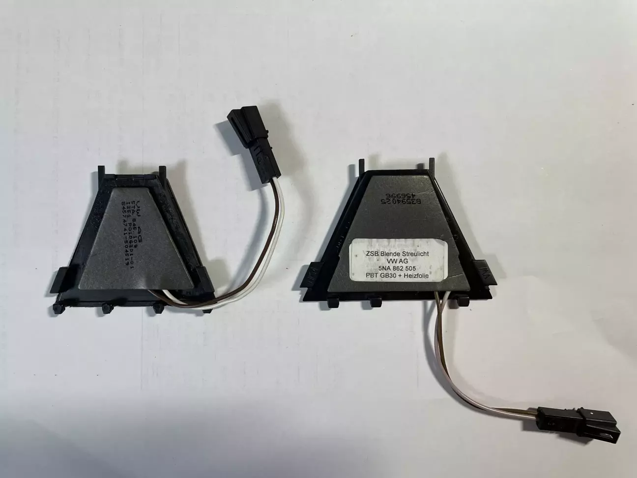 З ліва потрібний, вже переклеєний