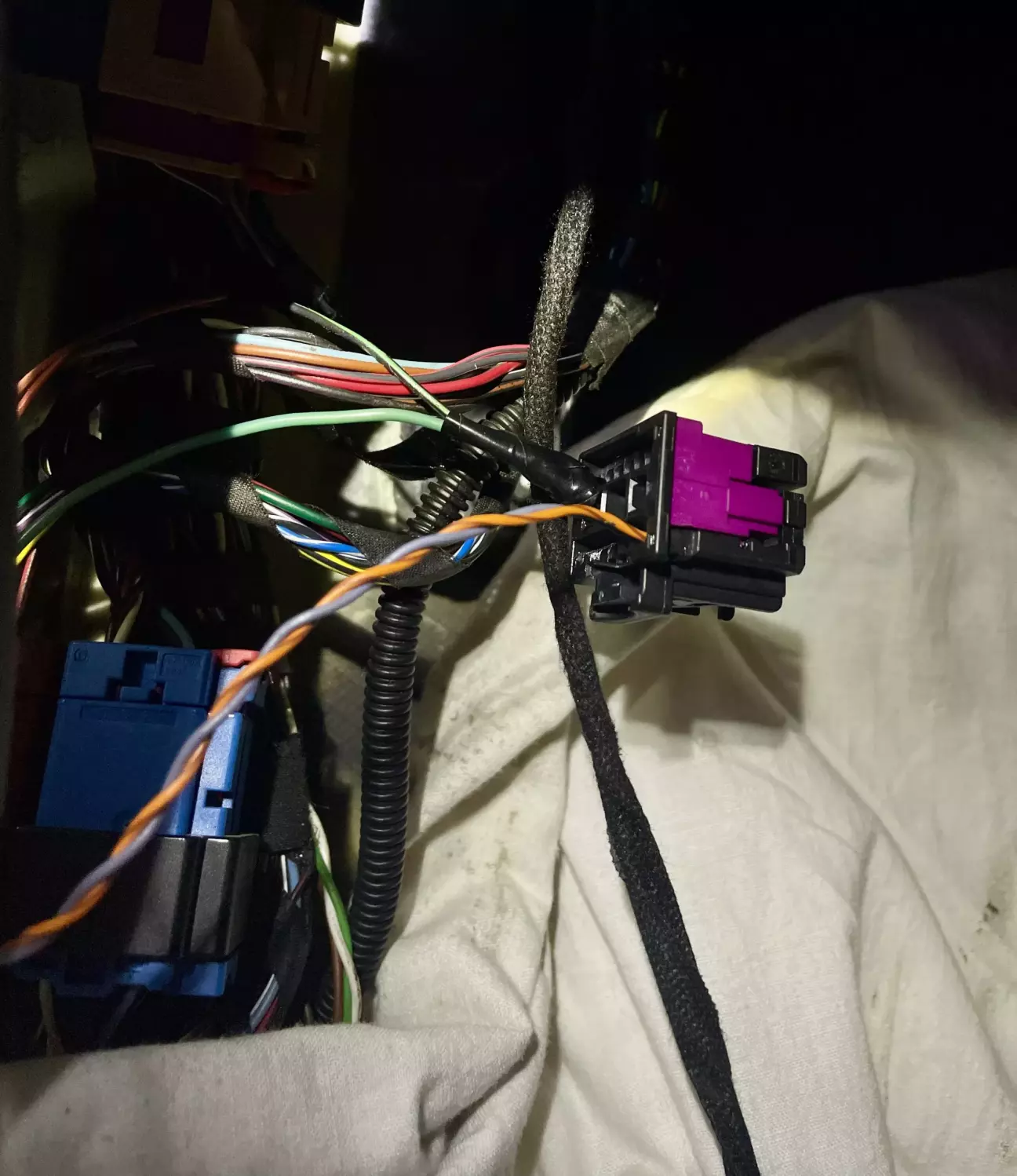 Плюсовий провід підпаяв та заізолював