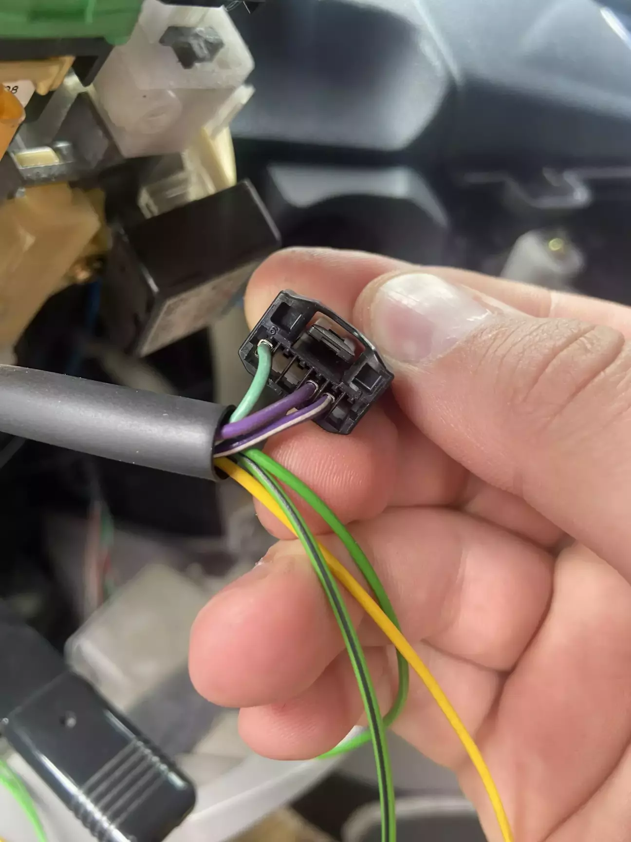 Втягнув усе у рідний рукав, щоб усе було охайно позпіновка проста