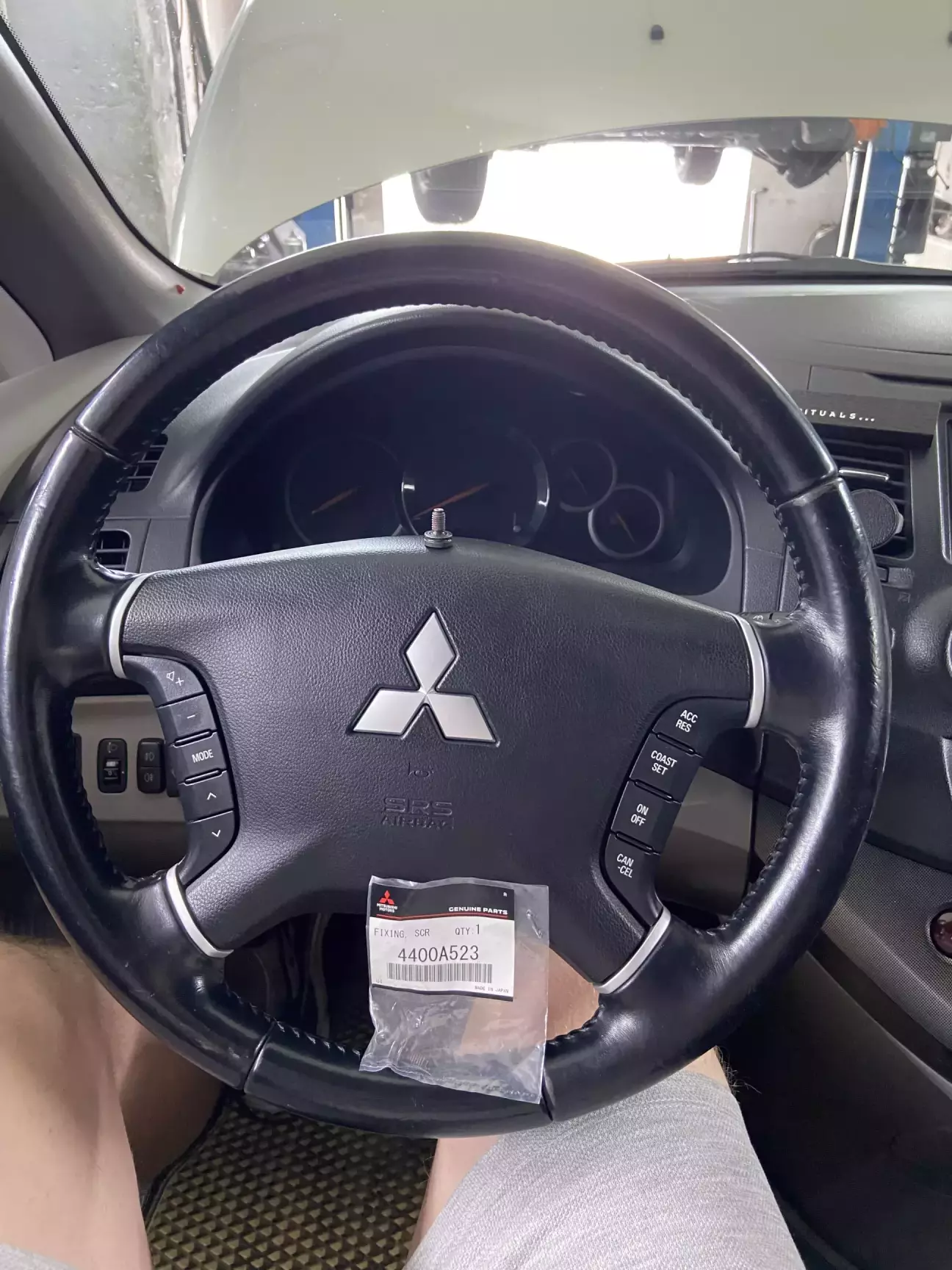 Кермо в руках, гвинти є, не вистачає проводки для магнітоли