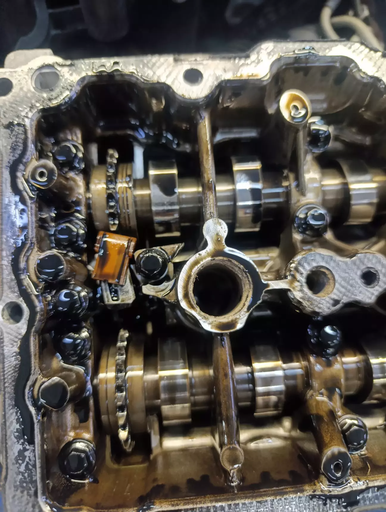 Постіль репнула, поршні зустрілися з клапанами