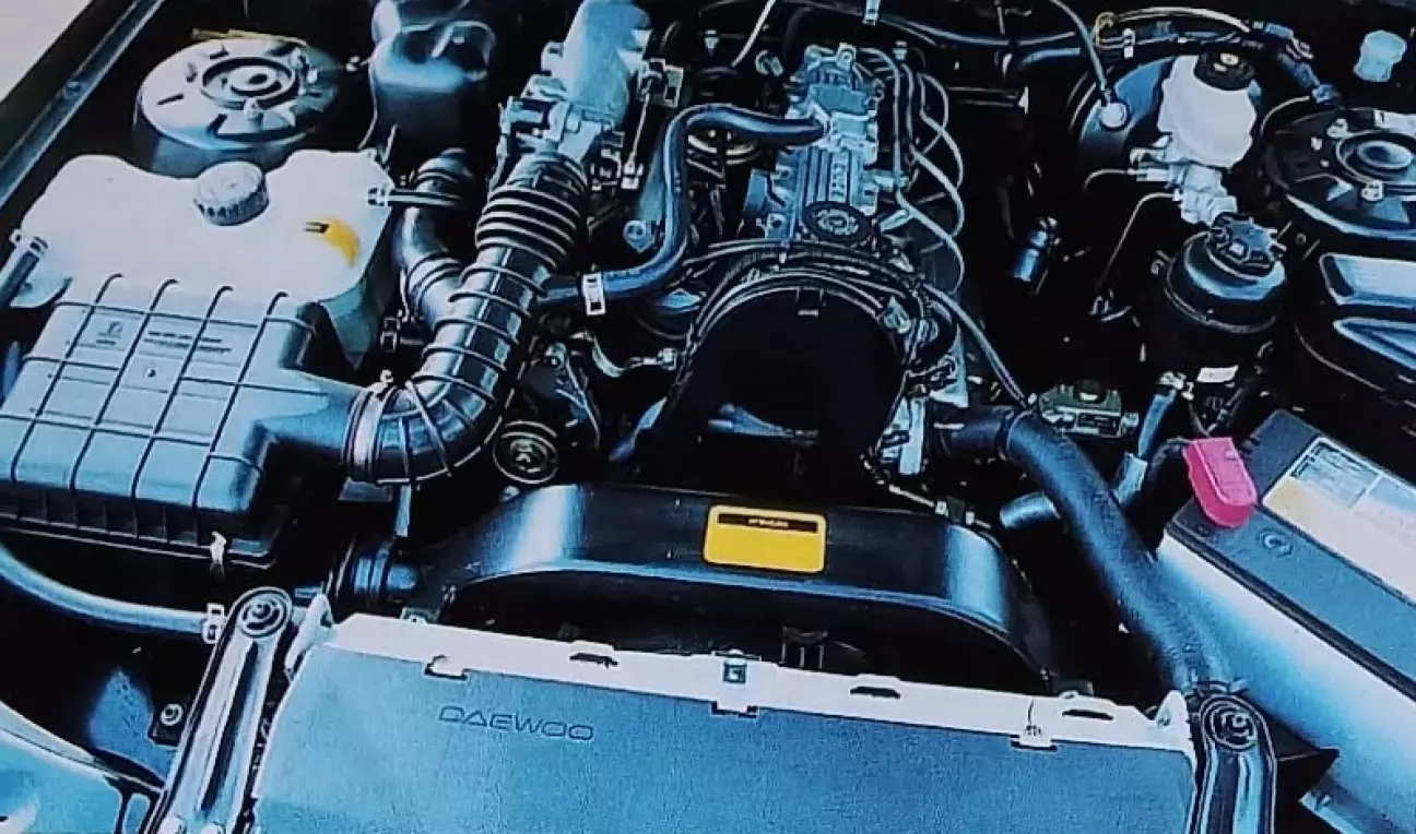 Двигатель, 4-цилиндровый, объемом 1998 см3, — это тот же самый, которым оснащается Omega GLS.