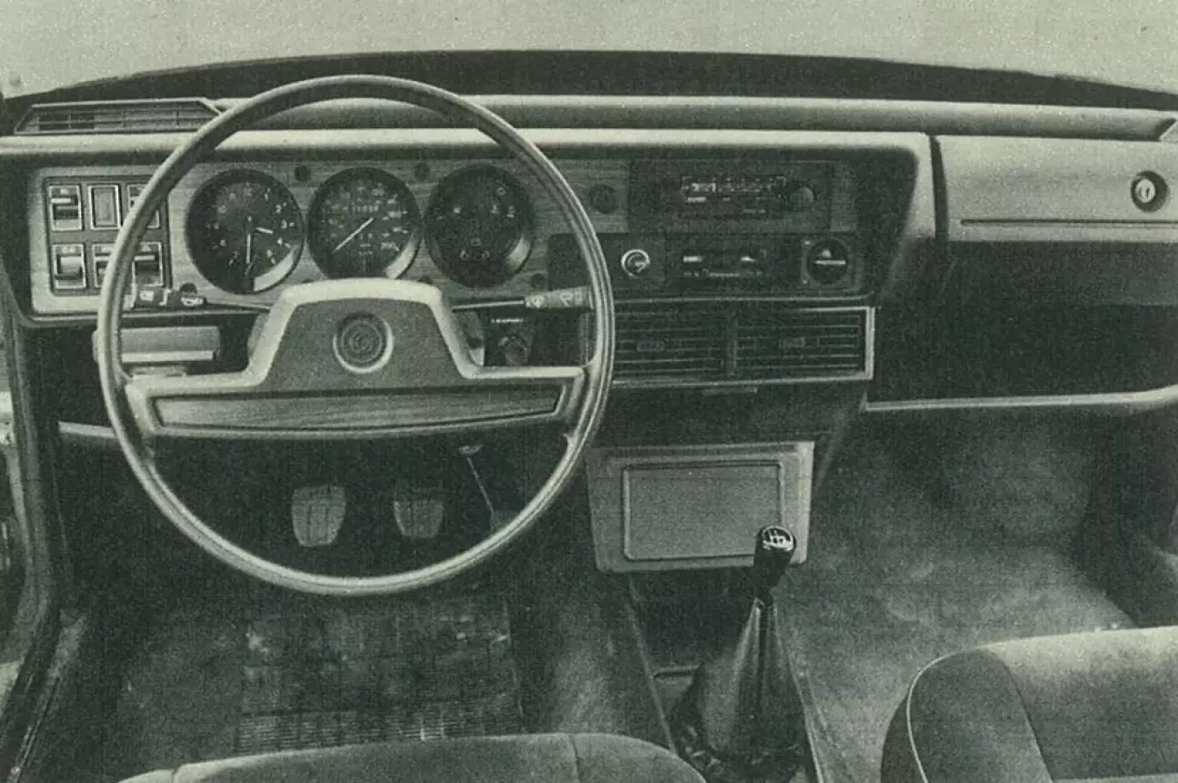 Приборная панель Princess отличается круглыми шкалами приборов.