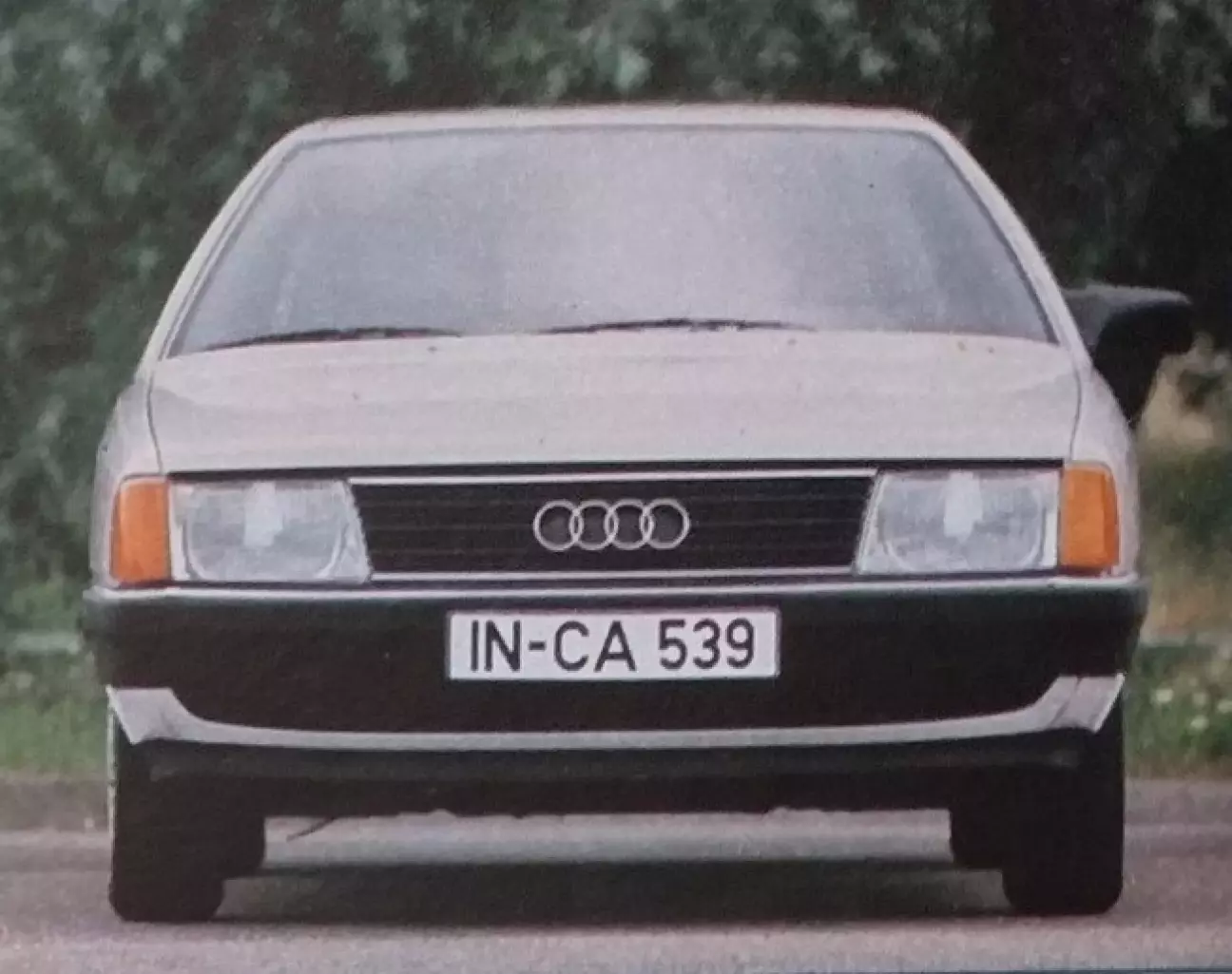 Плоская носовая часть обеспечивает благоприятное распределение воздушных потоков.