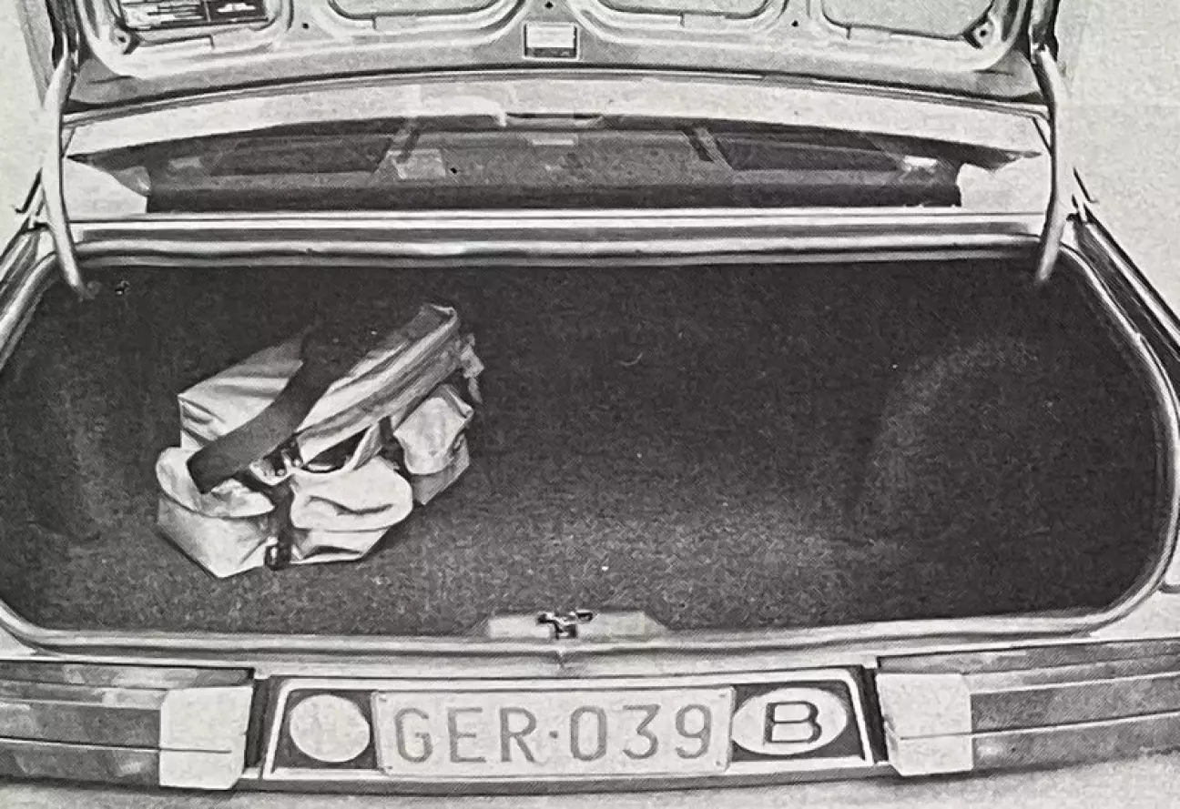 Багажник идеально приспособлен для перевозки вещей, необходимых четверым взрослым.