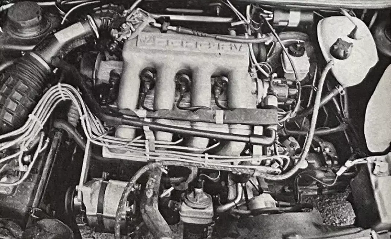 Никаких сюрпризов: под капотом находится тот же блок цилиндров, что устанавливается на Golf GTi 16V.