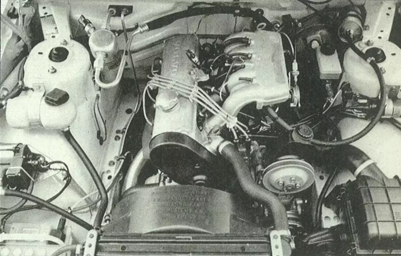 Эластичный, работающий плавно на низких оборотах четырехцилиндровый двигатель.