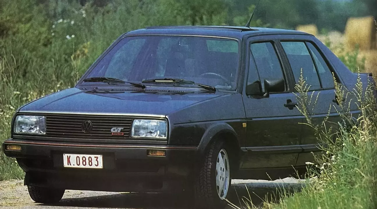 Классический и солидный облик, скрывающий огненный темперамент.