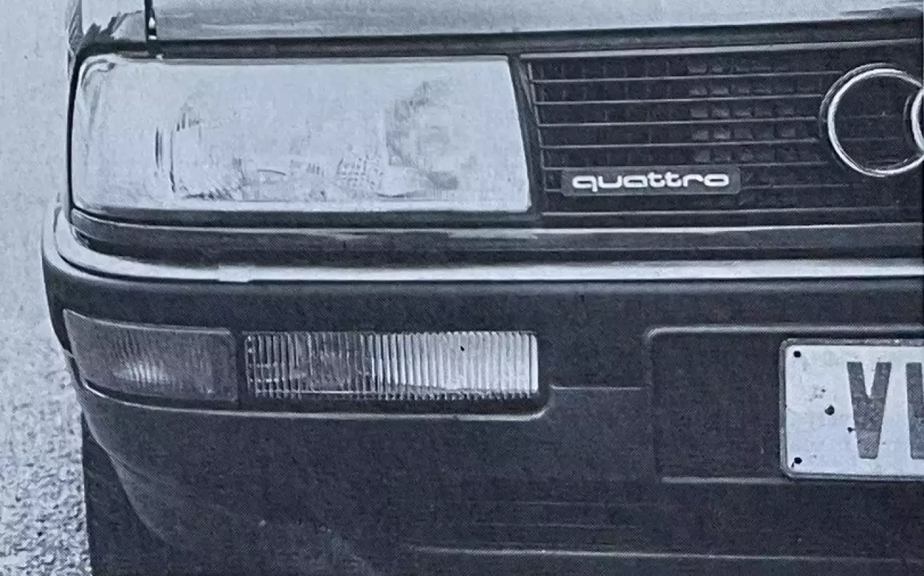 Передний бампер снабжен интегрированными противотуманными фарами.