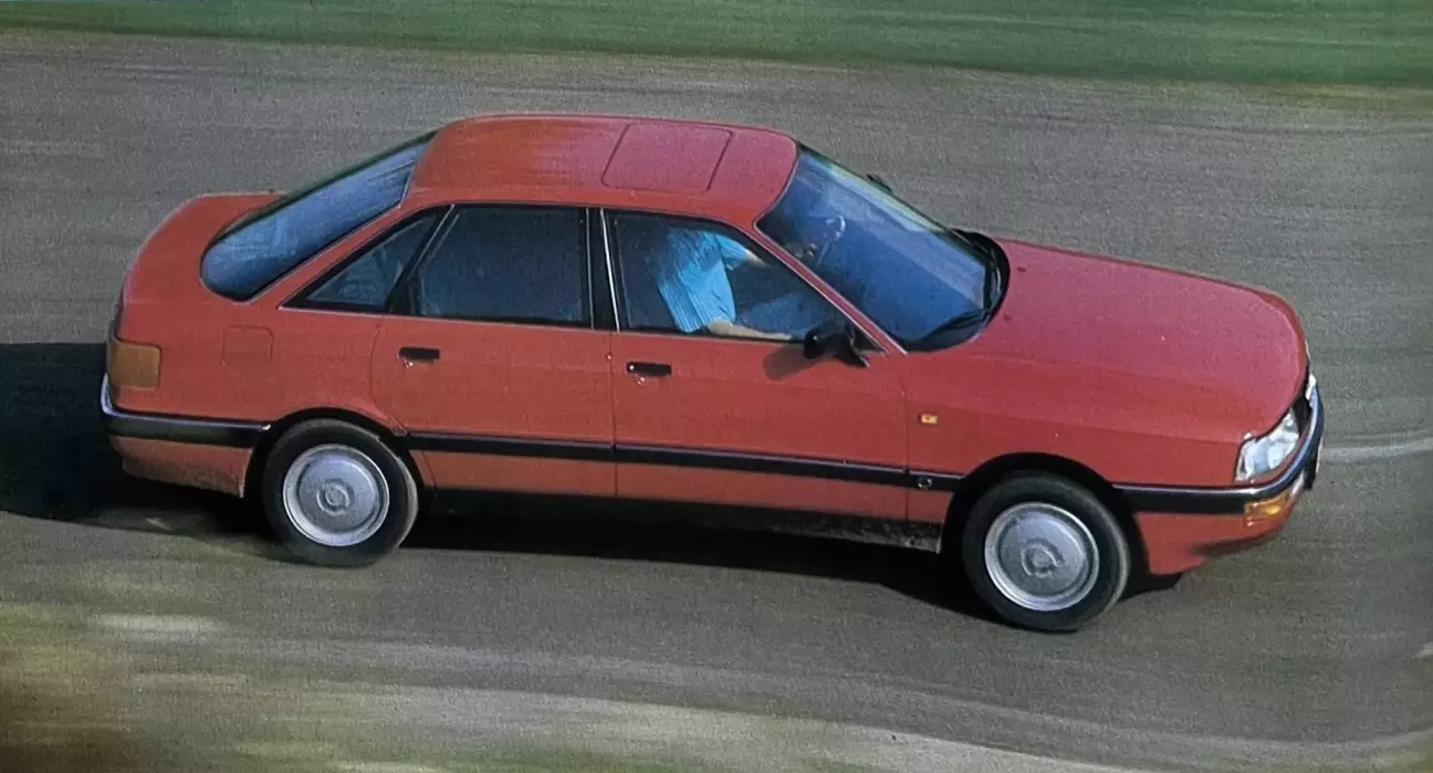 Уже хорошо знакомый силуэт, который отличается от 80-й лишь несколькими характерными деталями.