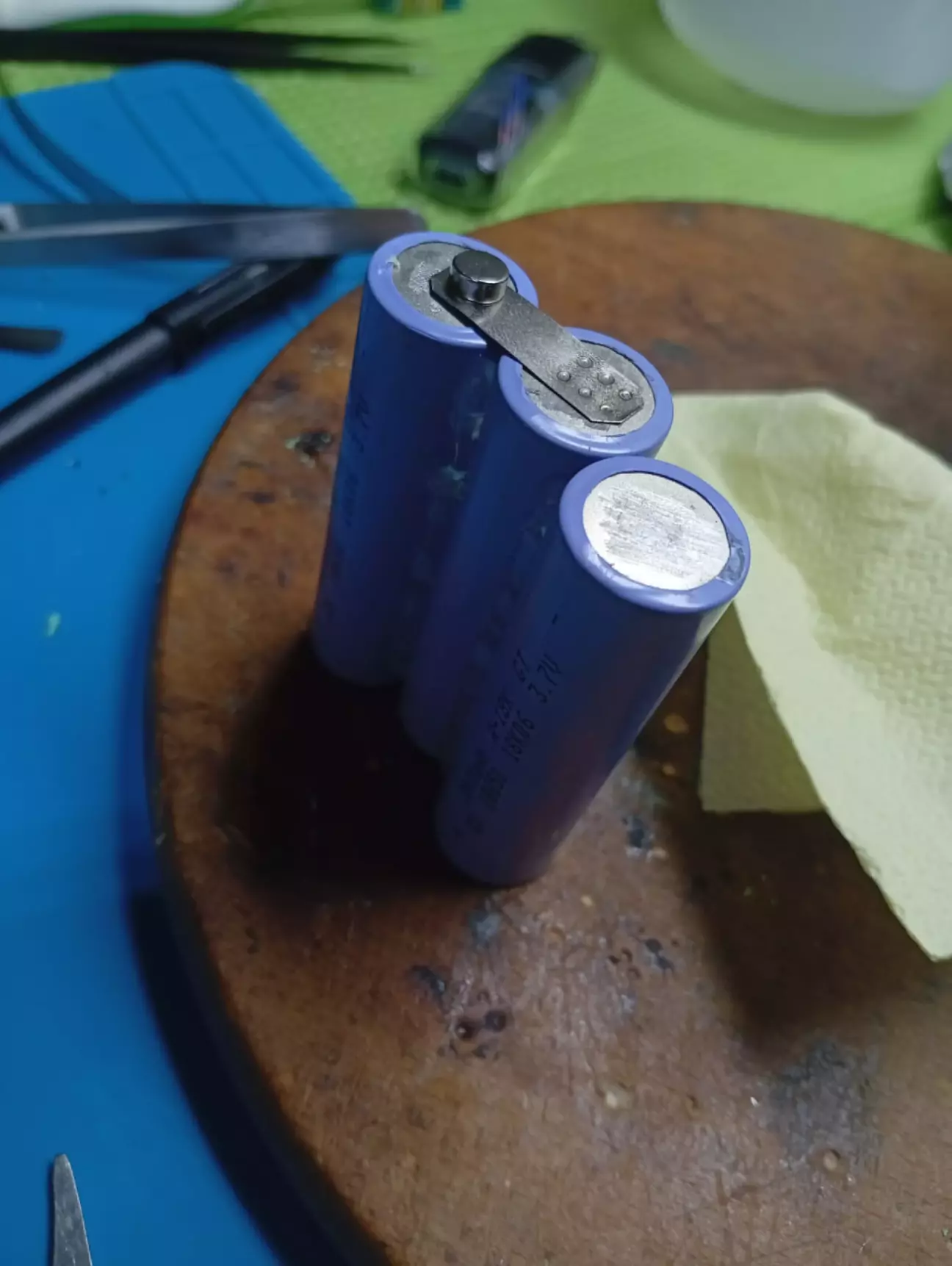 3 старанькі, але ще робочі акб 18650, варимо паяємо...