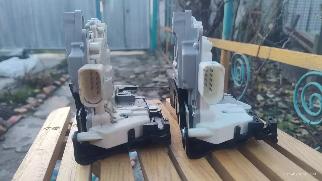 На вигляд замки однин в один Китай і оригінал нічим не відрізнаяються.