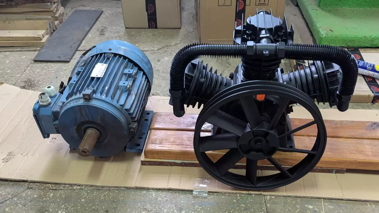 Нова голова на 1200 л/хв та майже новий двигун на 7.5кВт 2019 року.