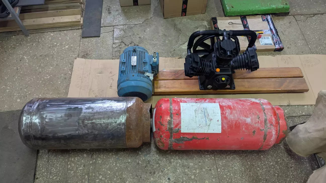 Компонування - в довжину буде більше місця щоб зручно все розташувати.