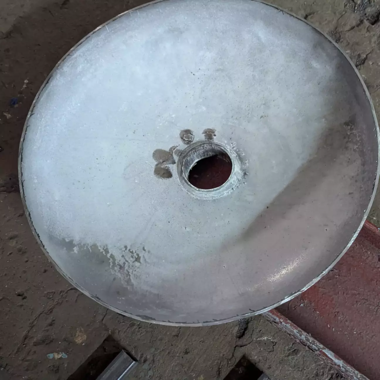 Заварю гарно отвір, придумаю ручку, пропалю і буде річ :)