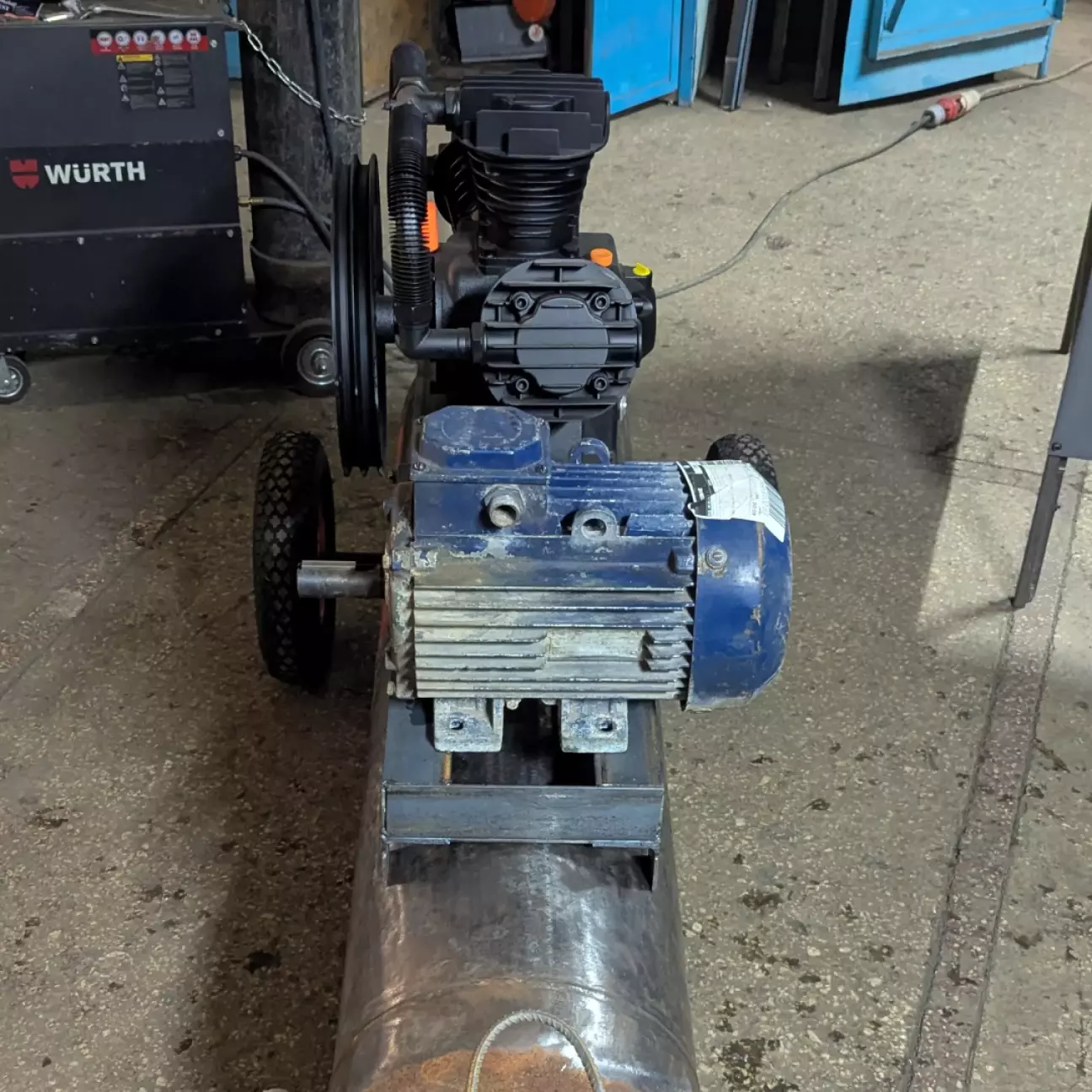 І майже все в одній осі по вильоту.