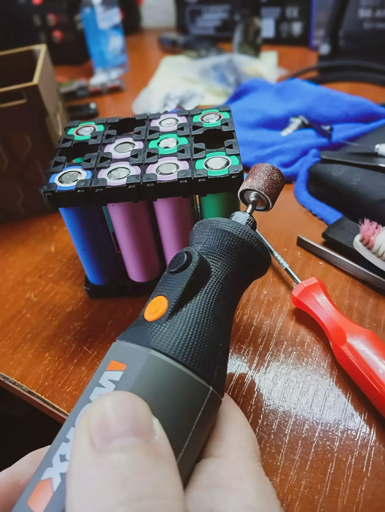 Холдери прийшлося також трошки допрацювати, зняв кути трохи, щоб влізло в корпус