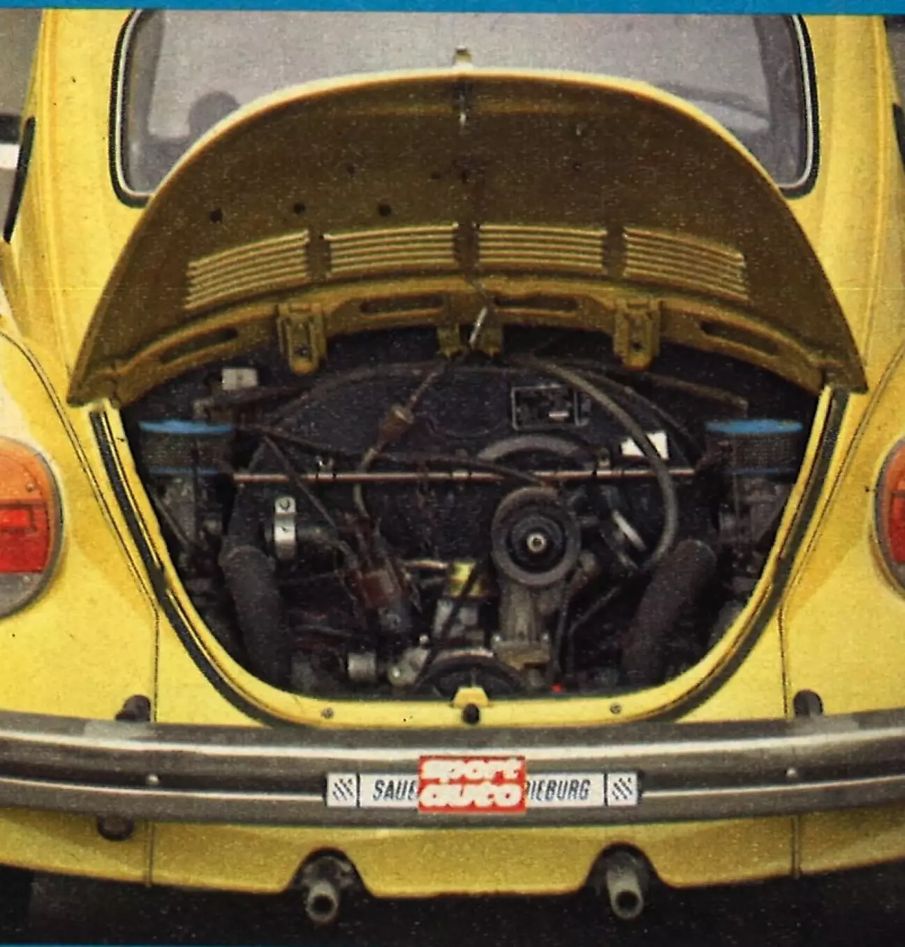 Еще более плотная компоновка моторного отсека из-за двух карбюраторов.