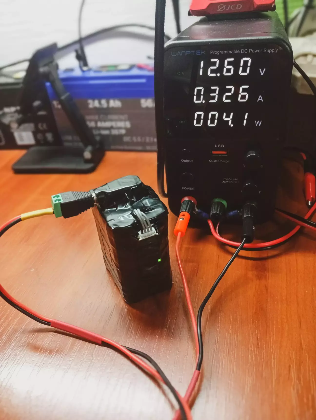 Заряджаємо і після ставимо на тест вже всієї збірки на нагрузку