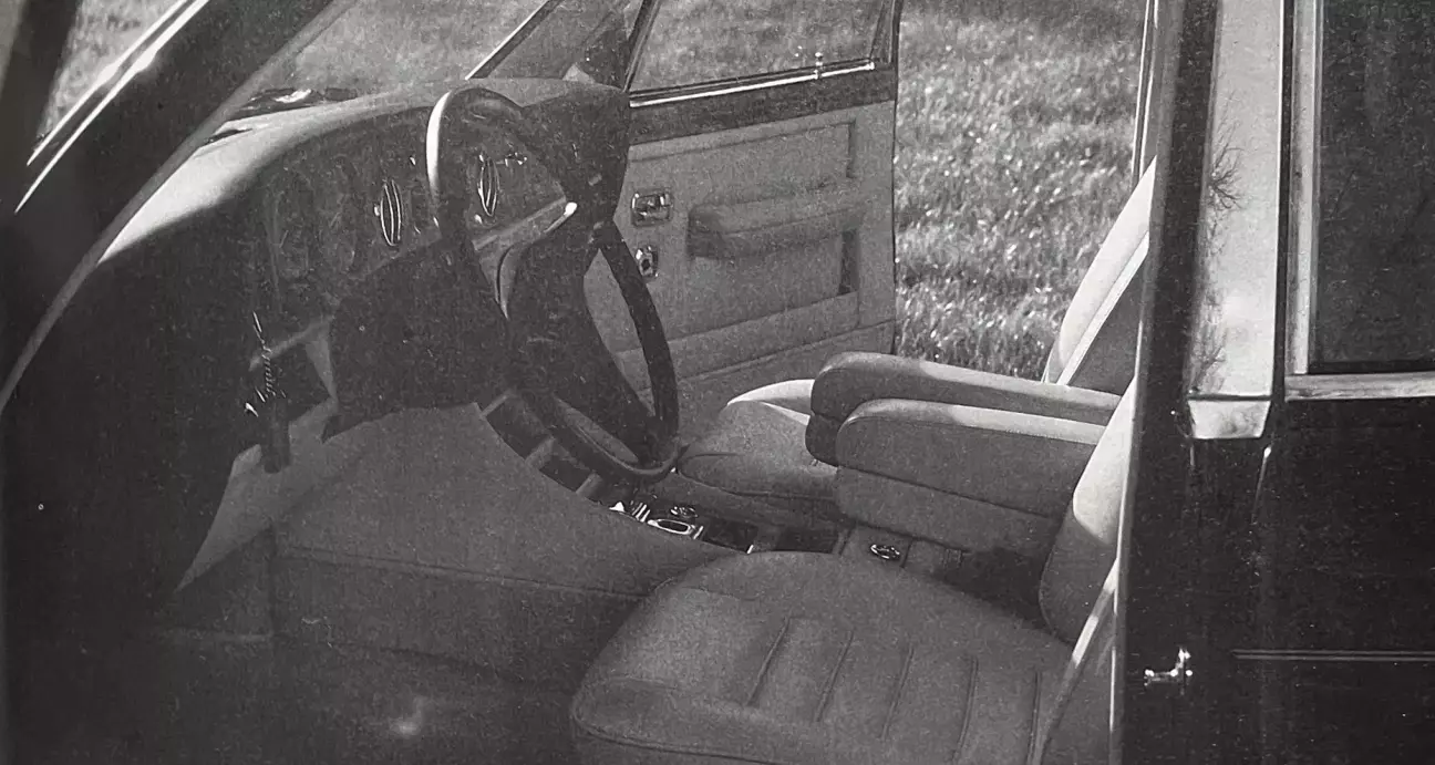 Первое настоящее чувство — запах кожи.