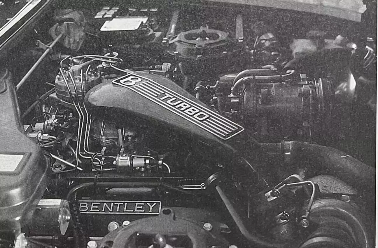 V8 объемом 6750 см³, выполненный из легких сплавов, турбокомпрессор Garrett и 330 л.с. (?).
