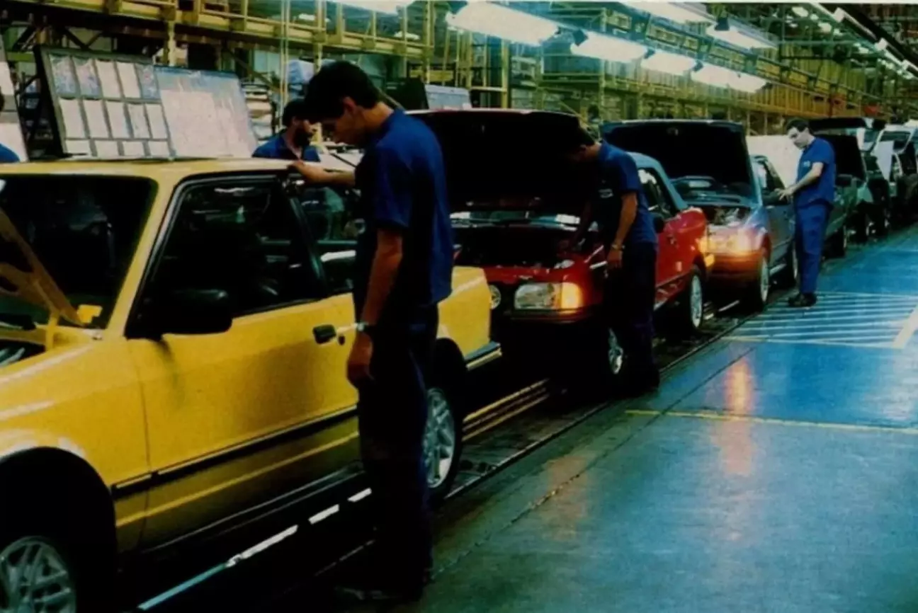 Конвейер Ford: сход первых экземпляров Escort 1.8.