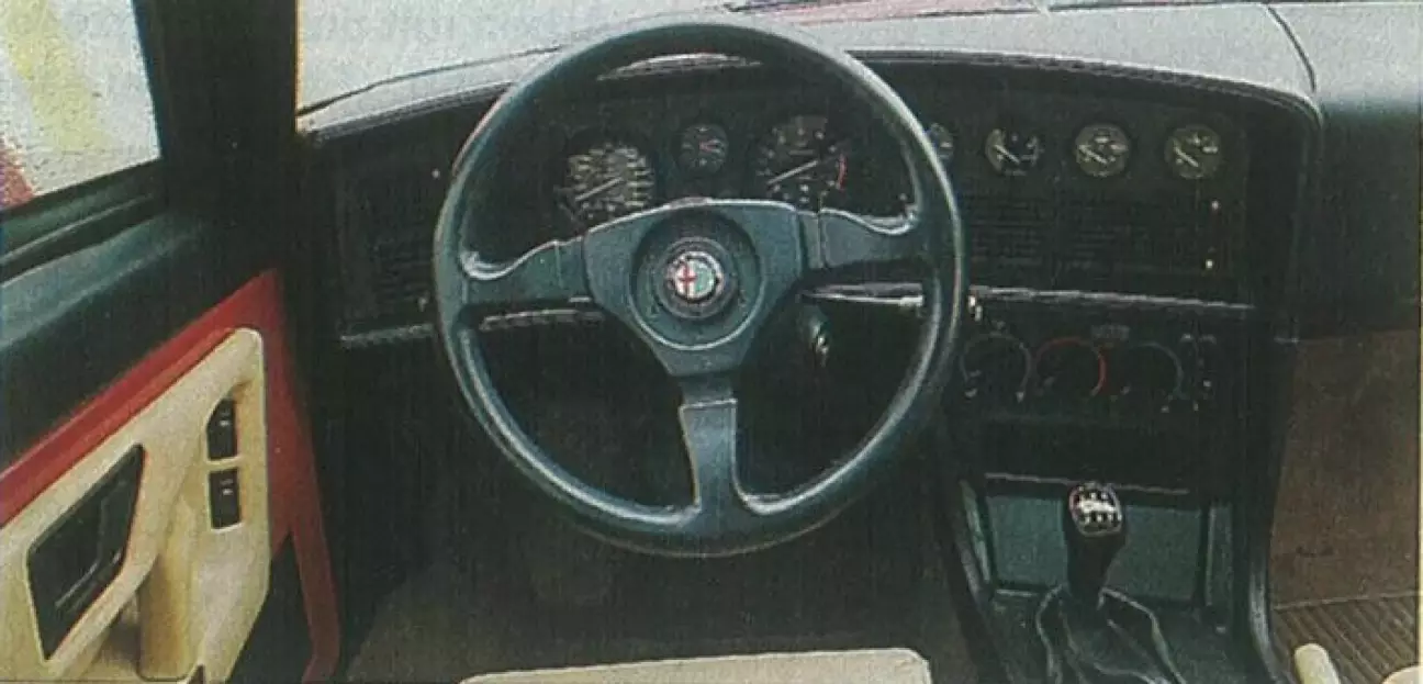 Чистый углерод: приборная панель из углепластика с семью круглыми шкалами