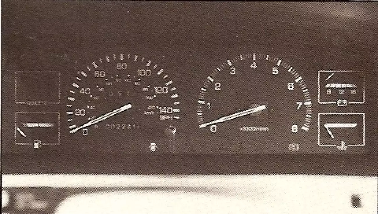 Наглядные приборы и обилие информации на приборной панели Sapporo.