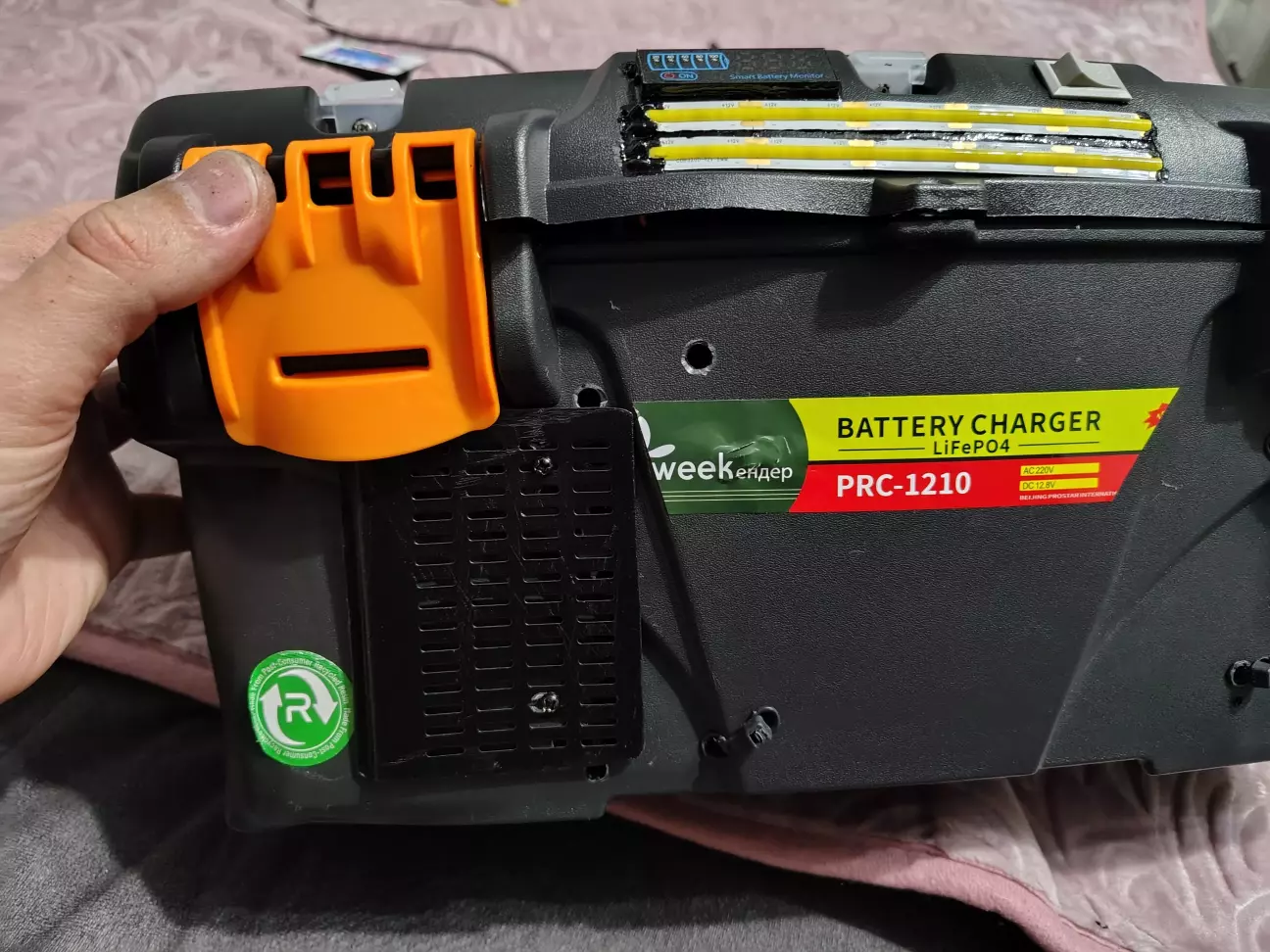 Додав отвори для забору повітря але прикрив їх сіткою