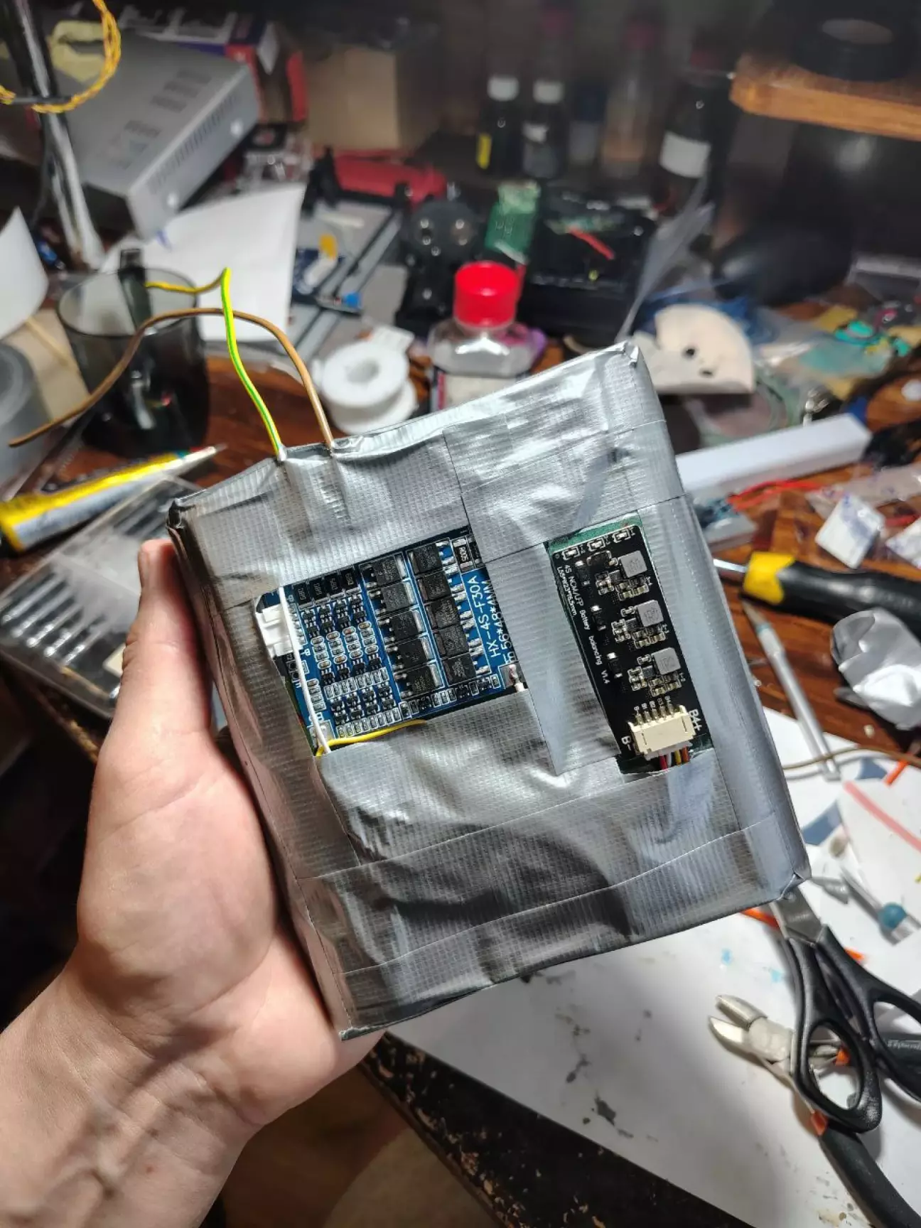 До саморобних акб теж завжди додаю балансири,користі багато мінусів нема