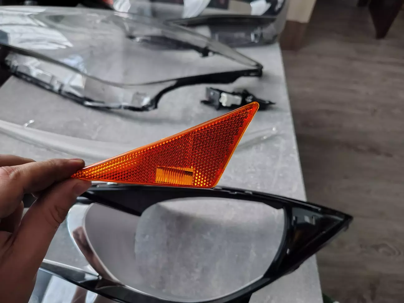 Відбивачі з двох сторін теж грунтуємо,фарба,лак