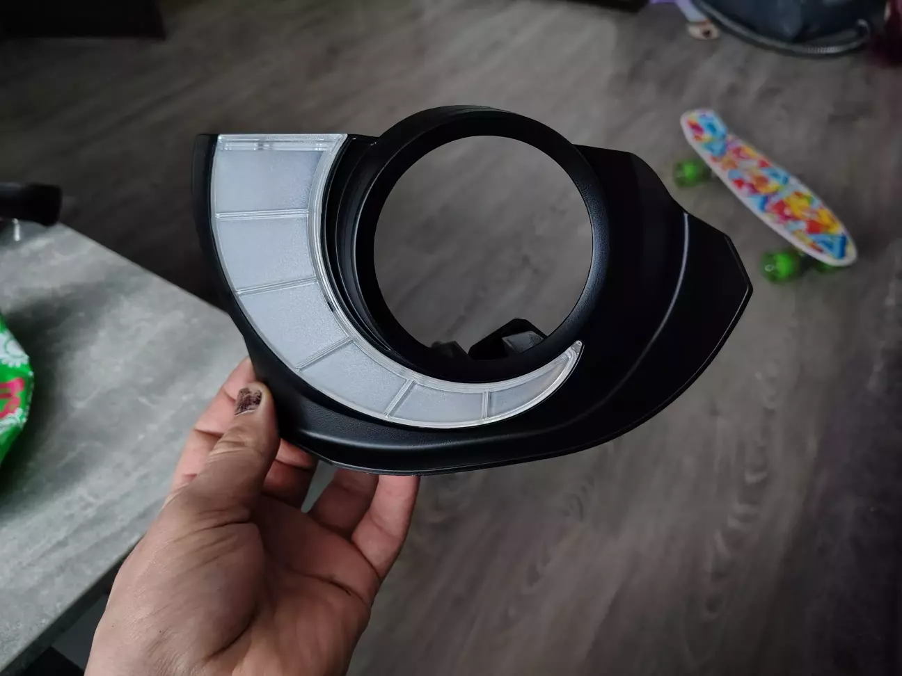 Значно краще.маска вже пофарбована і полакована також