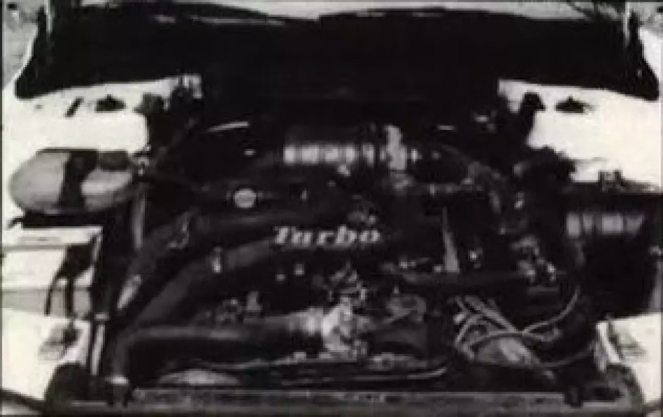 Турбомотор Renault V6: без изменений.