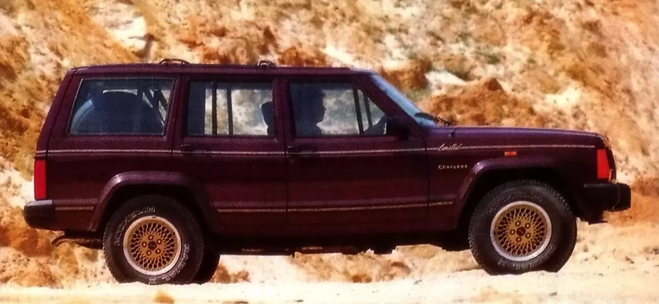 Четкий силуэт, которому, однако, не хватает обаяния Range Rover.