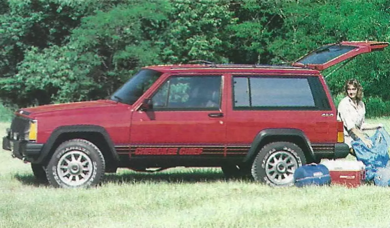 Их современные потомки, как этот Cherokee Chief 1987 года, возят семьи.