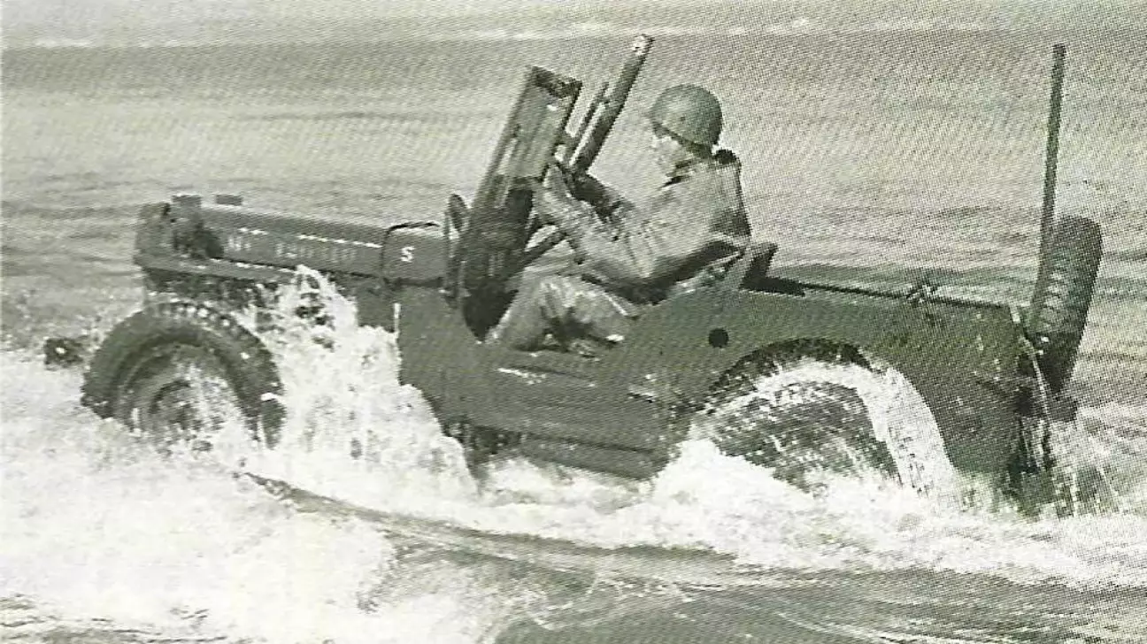 Прежние модели Jeep перевозили военных в годы Второй мировой войны.