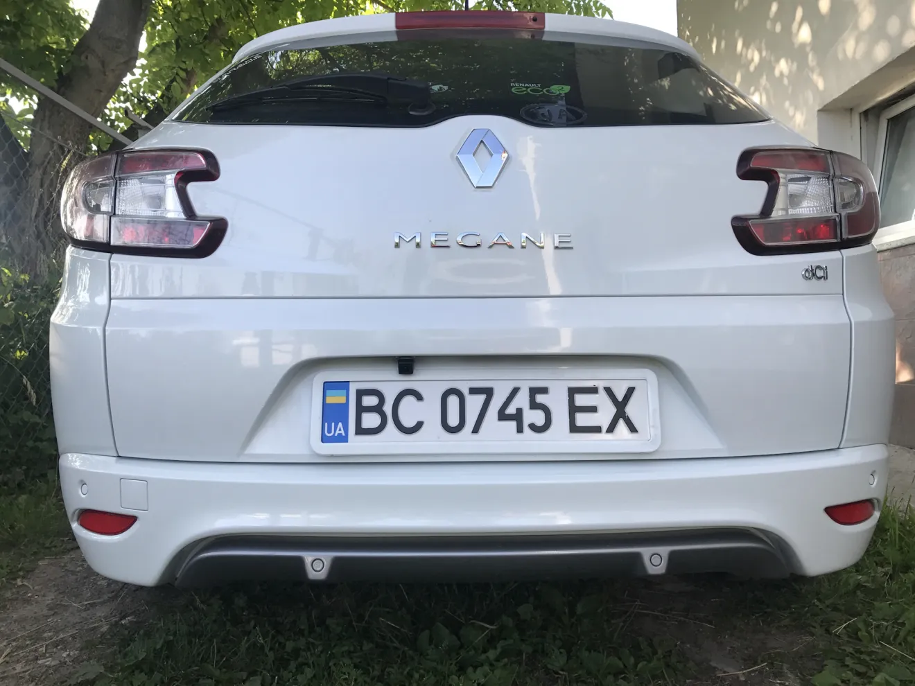 Renault Megane III Замена камеры заднего вида на оригинальную. | DRIVER.TOP  - Українська спільнота водіїв та автомобілів.